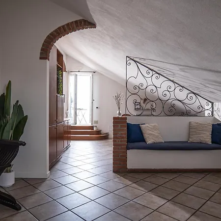 Διαμέρισμα Attico Elegante Con Terrazza Panoramica, In Centro